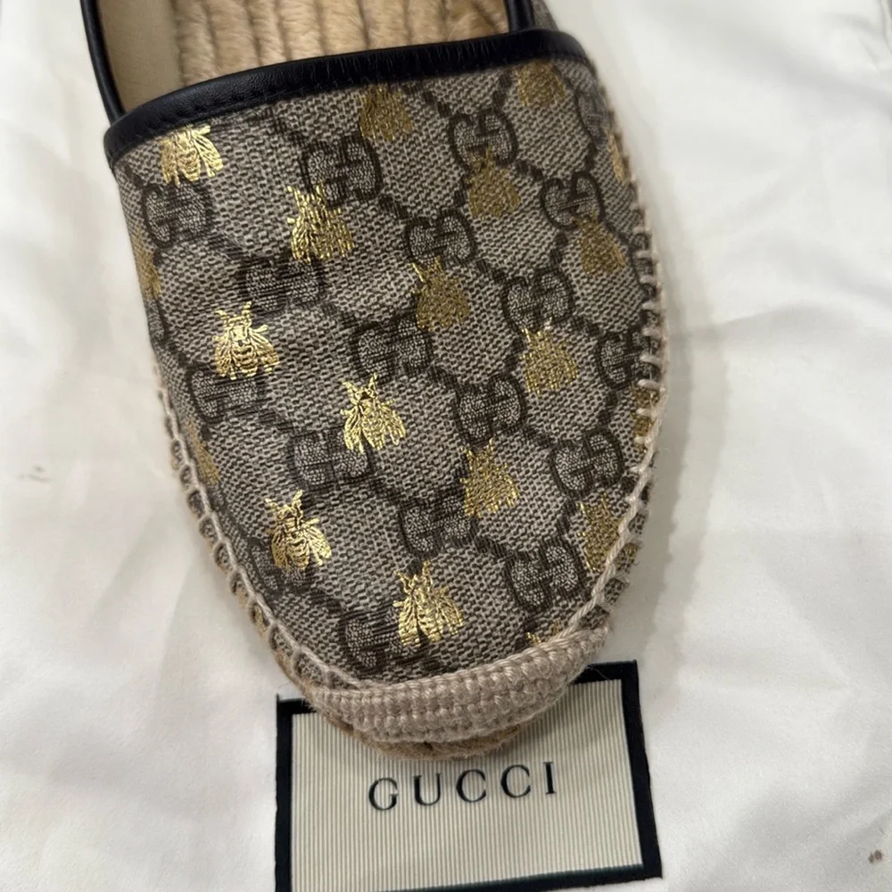 GUCCI GG Supreme Bee Espadrilles - Picture 5 of 15